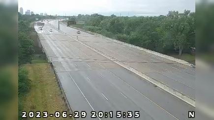 Traffic Cam Garfield Park: I-65: 1-065-108-4-1 S OF SOUTHERN AVE Player