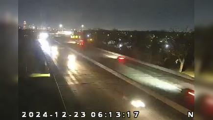 Traffic Cam Garfield Park: I-65: 1-065-108-4-1 S OF SOUTHERN AVE Player