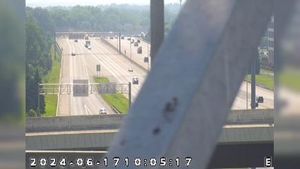 Traffic Cam Home Place: I-465: 1-465-030-8-1 US 31 N/MERIDIAN ST Player