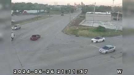 Traffic Cam Indianapolis: I-70: 11-049-096-cam KENTUCKY AVE & RAYMOND ST Player