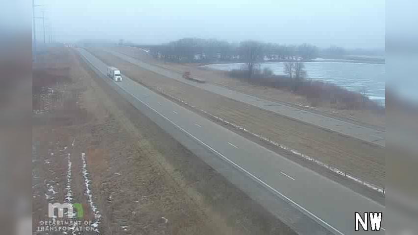 Traffic Cam Erdahl: I-94: I-94 EB W of T.H.79 (MP) Player