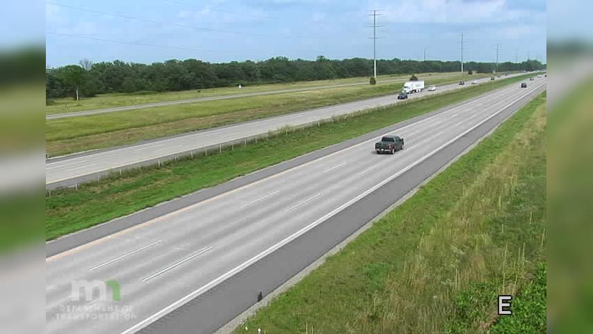 Traffic Cam Enfield: I-94: I-94 EB W of T.H.25 (MP 188) Player