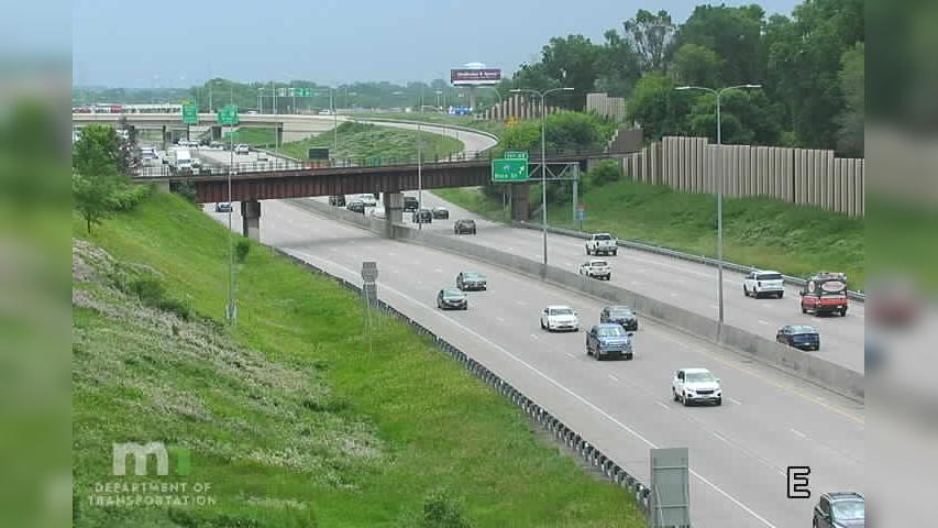 Traffic Cam Shoreview: I-694: I-694 WB W of Rice St Player