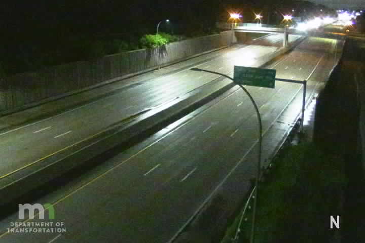 Traffic Cam MN-100 NB N of Duluth St Player
