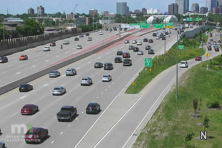 Traffic Cam I-35W NB at 33rd St Player