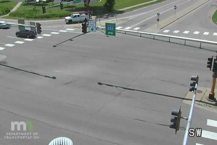 Traffic Cam MN-252 NB at 73rd Ave Player