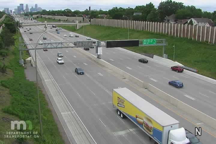 Traffic Cam I-35W NB at 42nd St Player