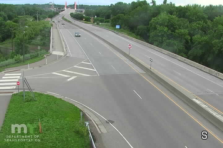 Traffic Cam US-61 NB (N of Mississippi River) Player
