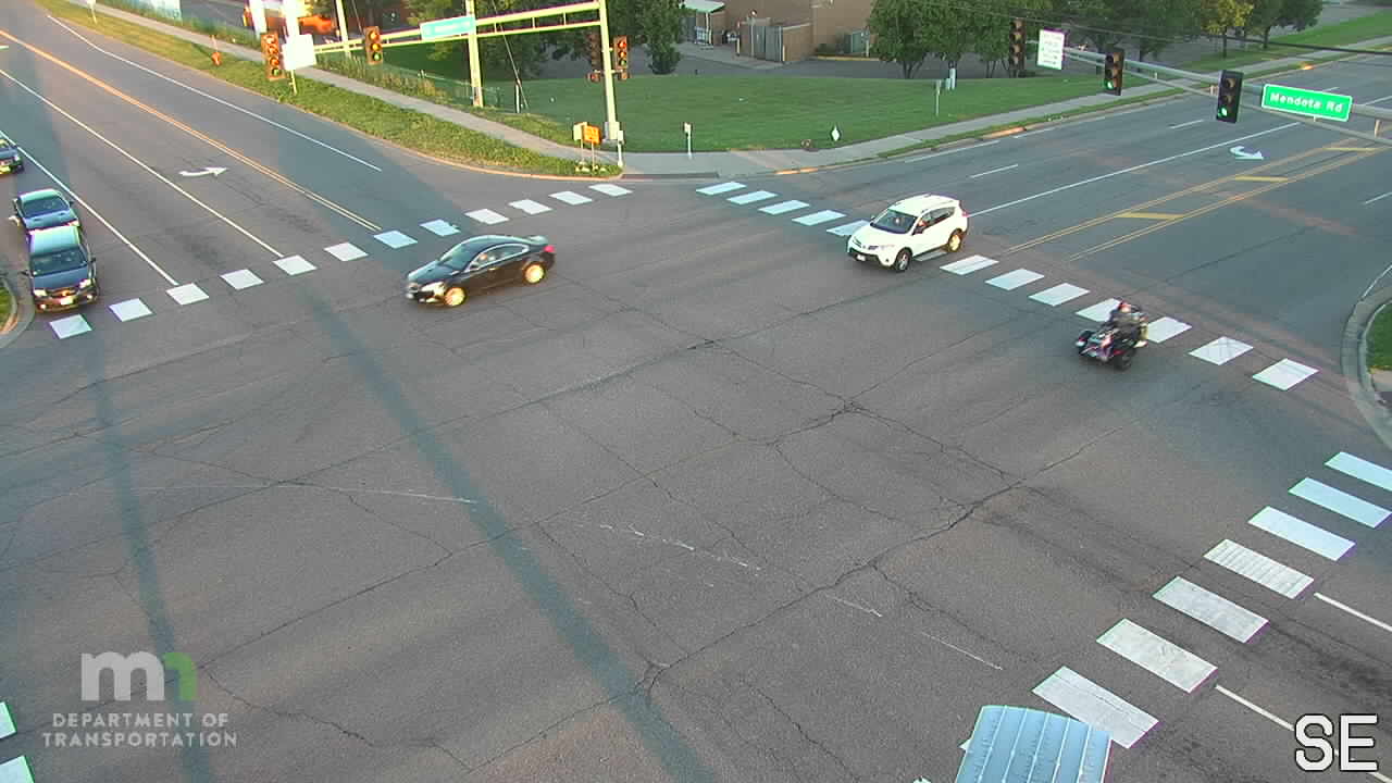 Traffic Cam Robert St at Mendota Rd Player