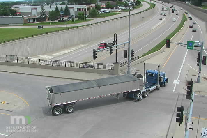 Traffic Cam MN-13 EB at Co Rd 5 Player
