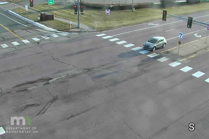 Traffic Cam MN-13 WB at River Hills Dr Player