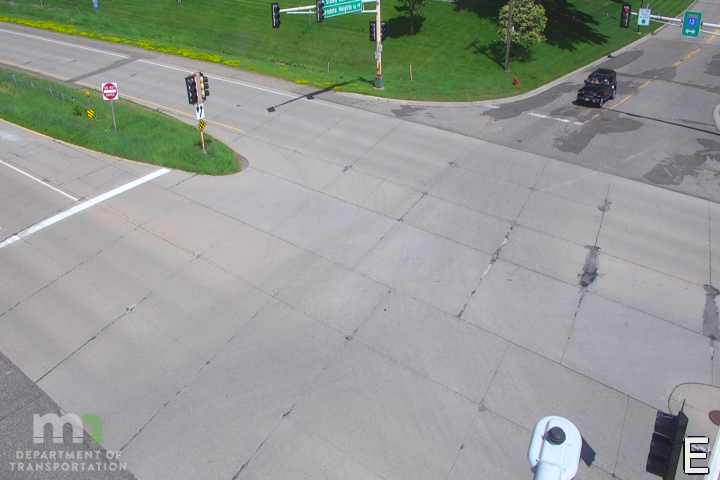 Traffic Cam MN-13 at Mendota Heights Rd Player