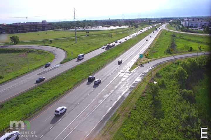 Traffic Cam MN-610 WB at W Broadway Ave Player