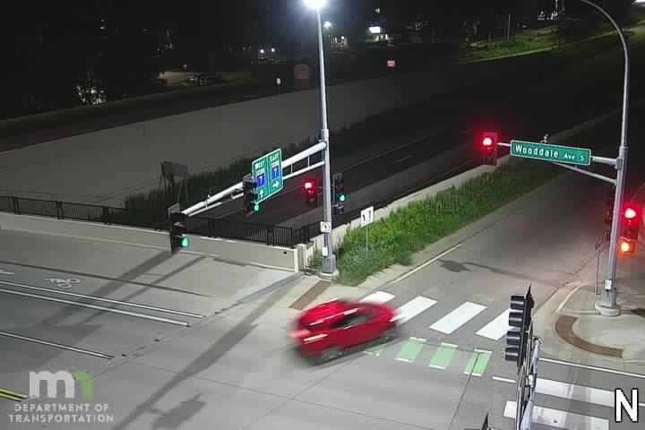 Traffic Cam MN-7 at Woodale Dr Player