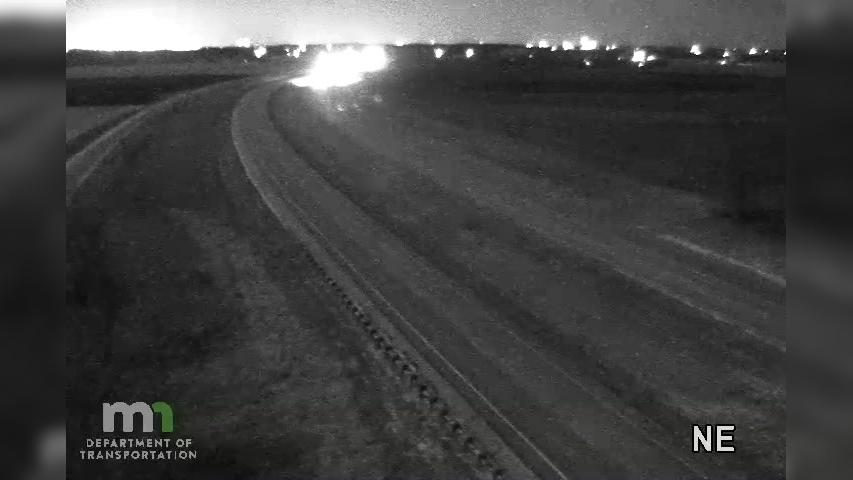 Traffic Cam Saco: I-35 SB @ C.S.A.H.31 WB (MP 36.4) Player