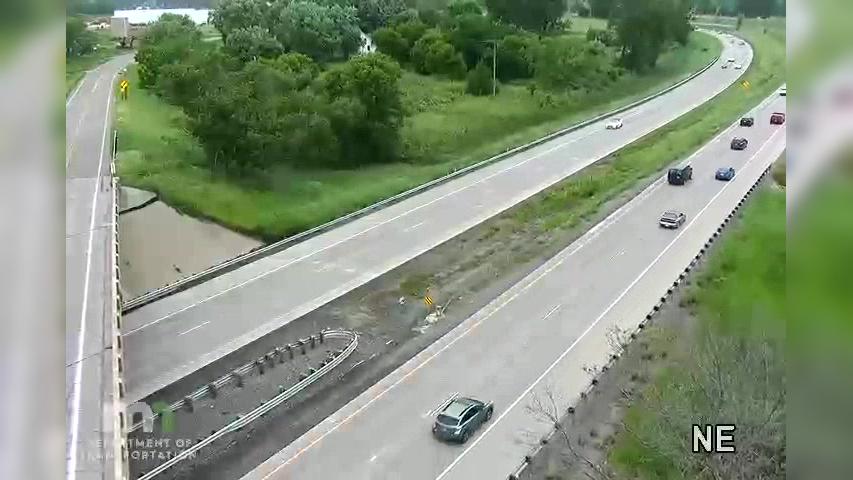 Traffic Cam Columbus: I-35W NB S of I-35E Player