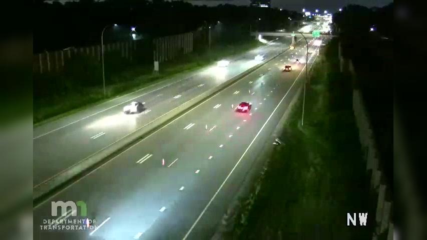 Traffic Cam Bloomington: I-35W NB S of 86th St Player