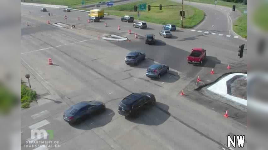 Traffic Cam Plymouth: MN 55: I-494 @ T.H.55 (SIG 1735844) Player