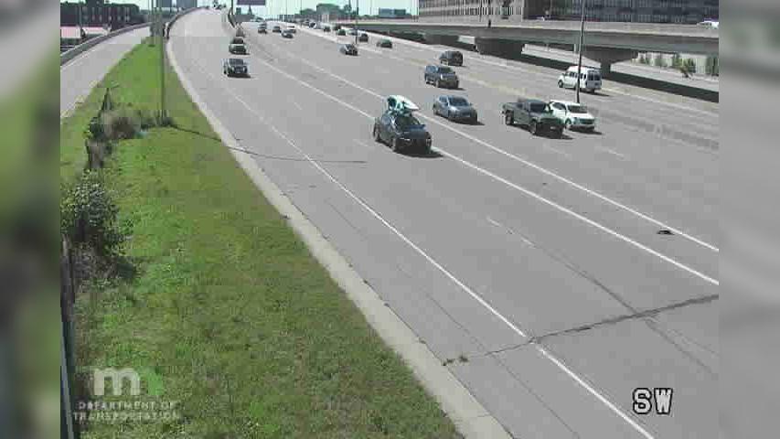 Traffic Cam Sumner-Glenwood: I-94 WB S of T.H.55 Player