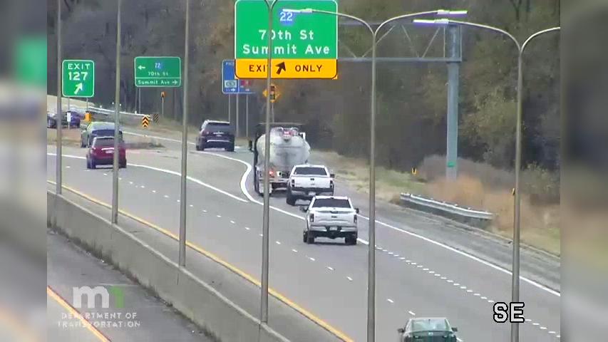 Traffic Cam Newport: T.H.61 NB S of Glen Rd Player