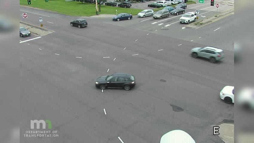Traffic Cam Maplewood: T.H.61 SB @ Co Rd D Player