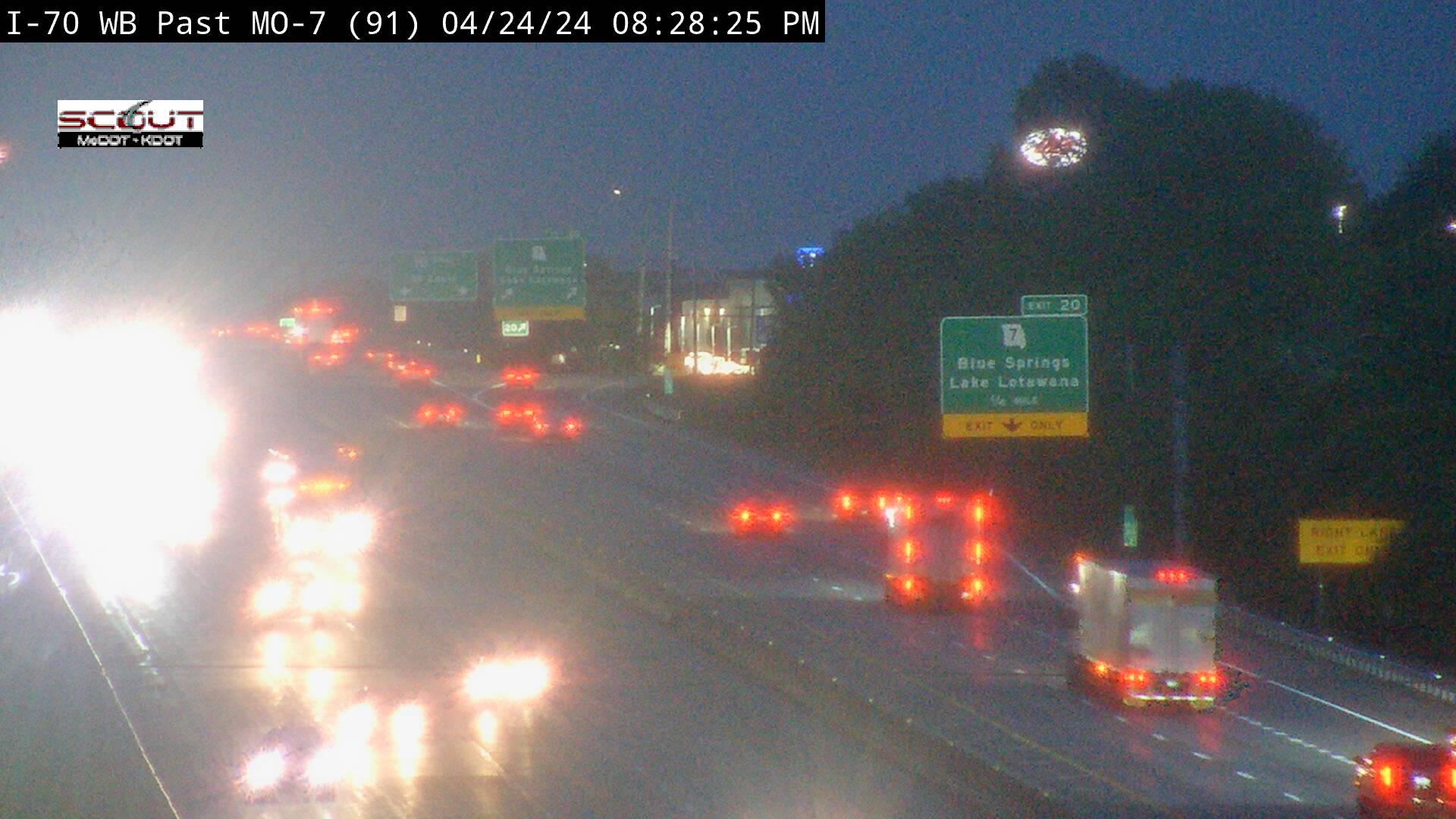 Traffic Cam Blue Springs: I- W @ WEST OF  HWY Player