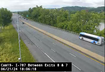 Traffic Cam I-787 SB Between Exits 8 & 7 (Watervliet Arsenal) - Southbound Player