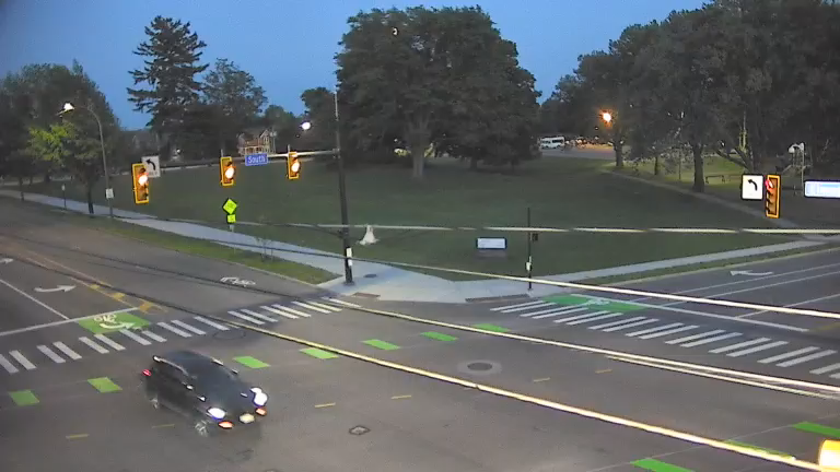 Traffic Cam South Ave at Elmwood Ave CAM 2 Player