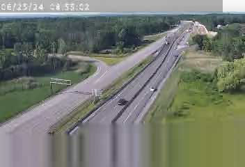 Traffic Cam I-81 north of Exit 29 (I-481) - Southbound Player