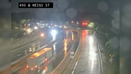 Traffic Cam Rochester › East: I-490 at Meigs Street Player