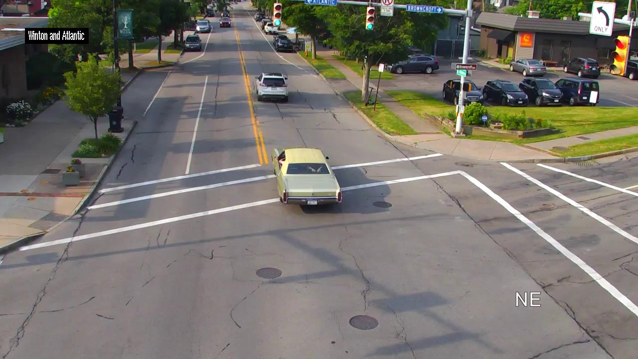 Traffic Cam Rochester: Winton Rd at Atlantic Ave Player