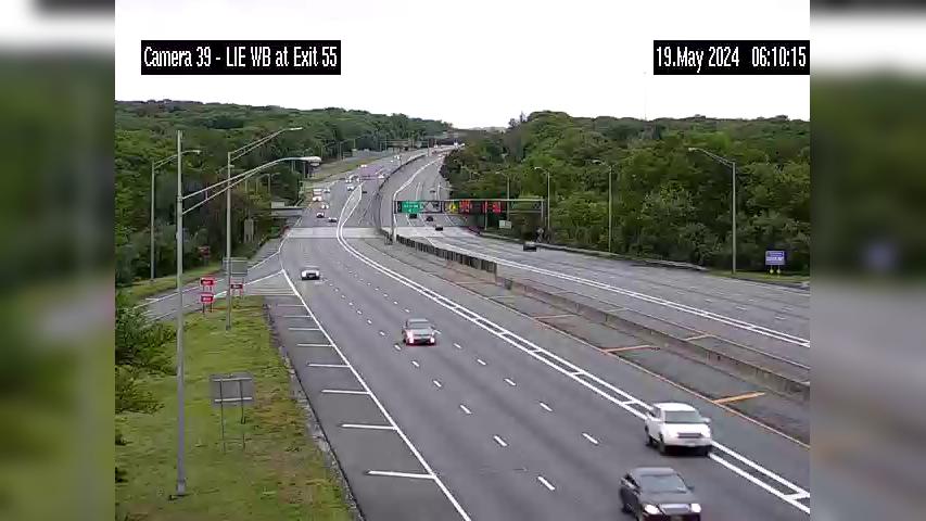 Traffic Cam Brightwaters › West: I-495 at Motor Parkway Exit Player