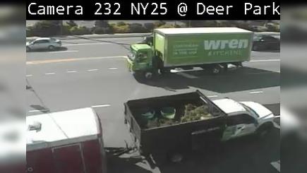 Traffic Cam Northport: NY 25 at Deer Park Road East Player