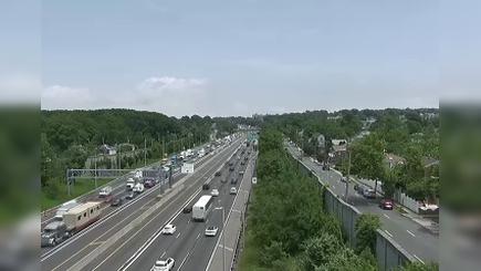 Traffic Cam New York › East: I-278 at Woolley Avenue Player