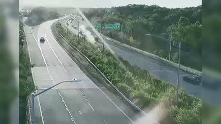 Traffic Cam New York › South: NY440 at Rossville Avenue Player