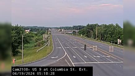 Traffic Cam Town of Colonie › North: US 9 at Columbia Street Ext Player