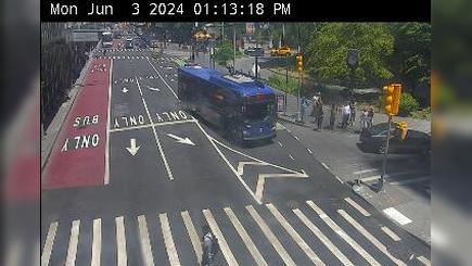 New York: Broadway @ Vesey Street Traffic Camera