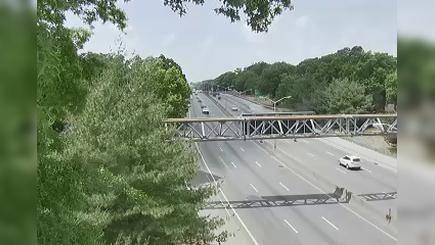Traffic Cam New York › East: I-495 at 172nd Street Player