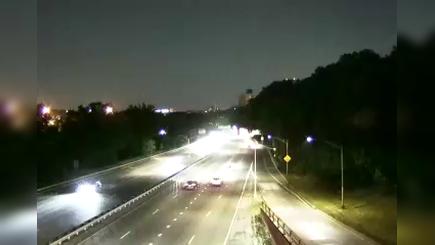 Traffic Cam New York › East: 907M at 72nd Road Player