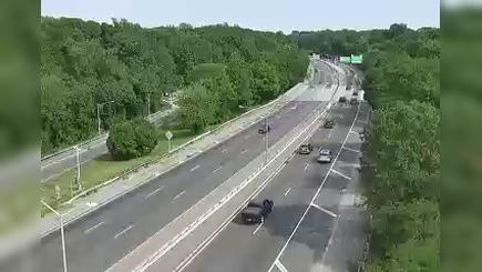 Traffic Cam New York › South: I-295 at Union Turnpike Player