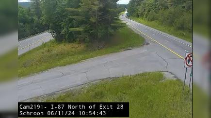Schroon Falls › South: I-87 Southbound - North of Exit 28 Schroon Traffic Camera