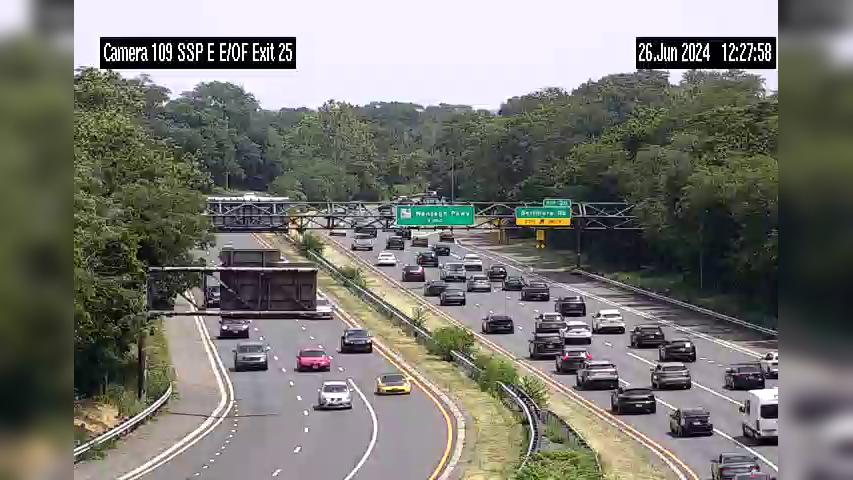 Traffic Cam Westbury › West: SSP East of Exit 25 - NY 106 Player