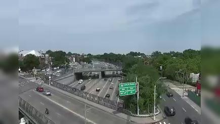 Traffic Cam New York › East: I-495 at Grand Avenue Player