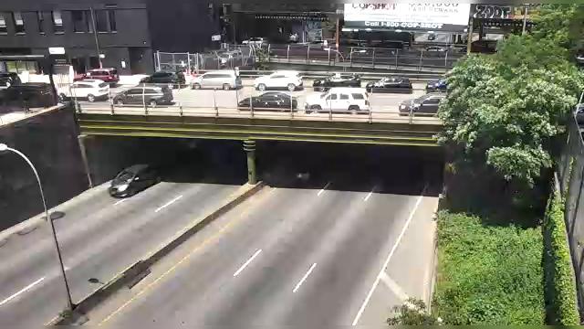 Traffic Cam New York › East: I-278 at Division Avenue Player