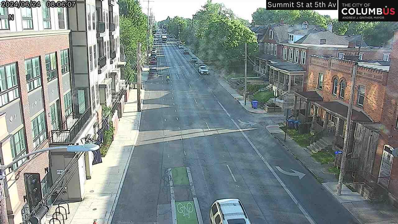 Traffic Cam Italian Village: City of Columbus) Fifth Ave at Summit St Player