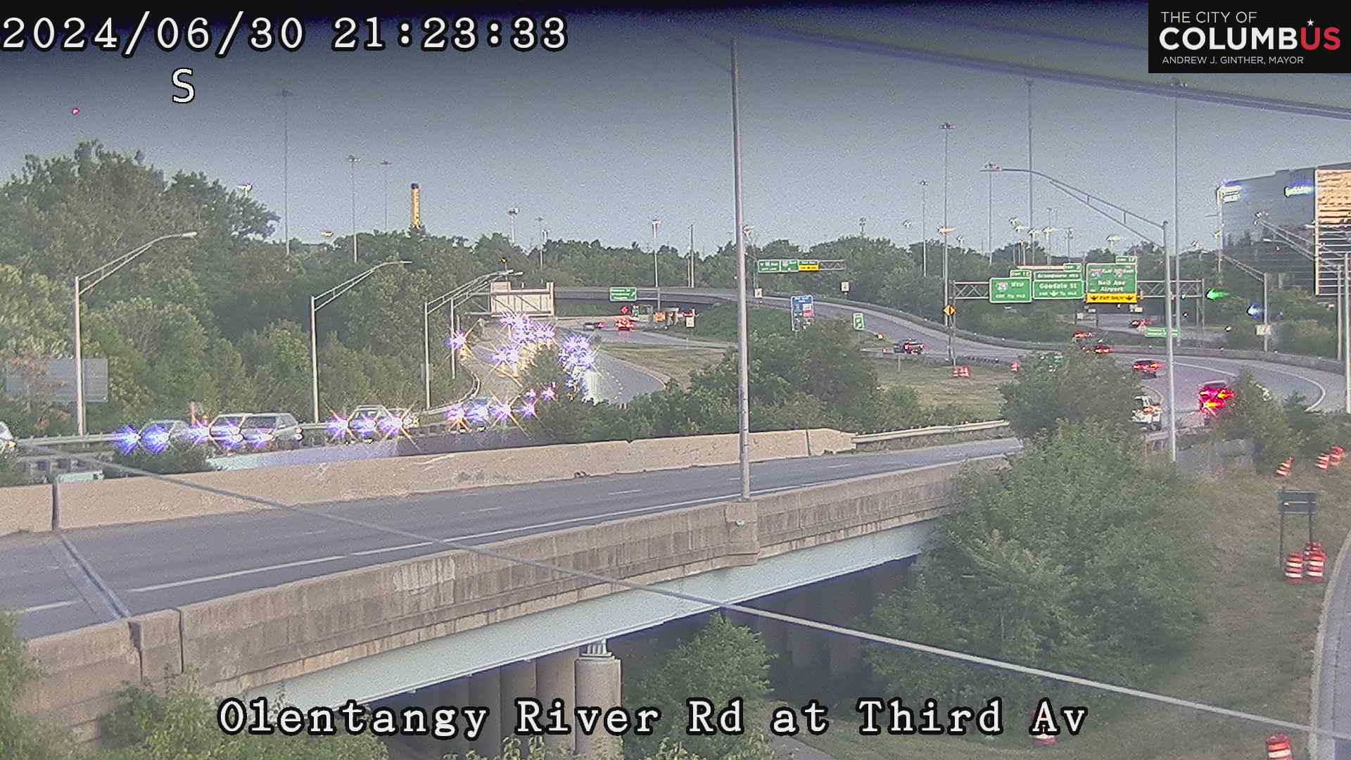 Traffic Cam Olentangy River Rd at Third Ave Player