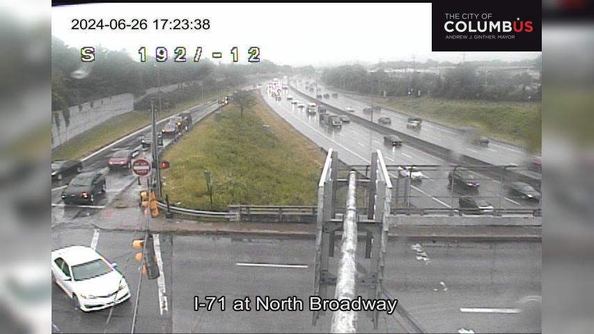 Traffic Cam Columbus: City of - I-71 at North Broadway St Player