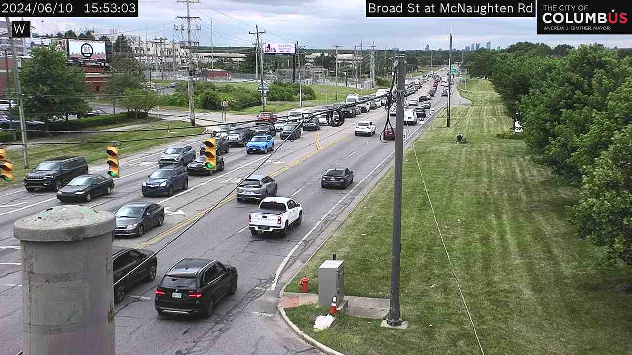 Traffic Cam Columbus: City of - Broad St at McNaughten Rd Player