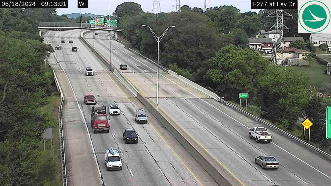 Traffic Cam Akron: I-277 at Ley Dr Player