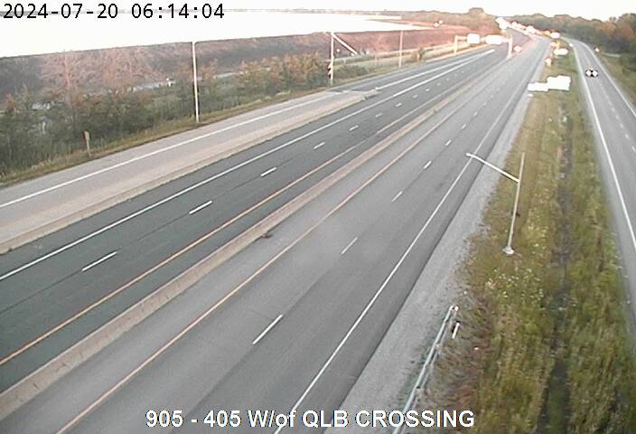 Traffic Cam Highway 405 between Stanley Avenue and Niagara River Player